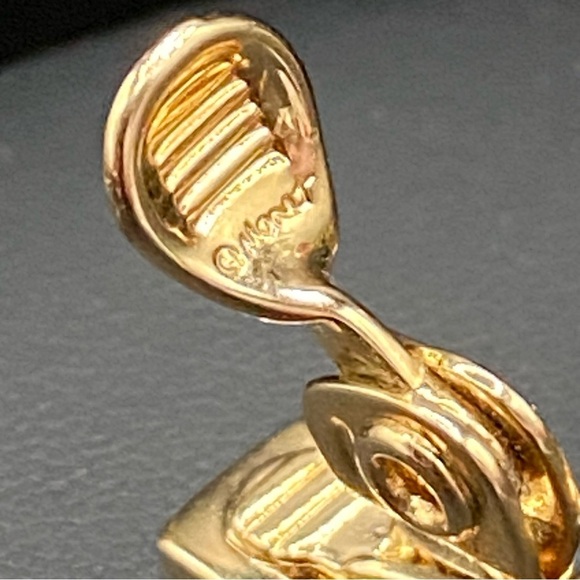 Monet Vintage Gold Tone Link Necklace and Clip On Earrings with Sparkly Accent - Picture 13 of 16